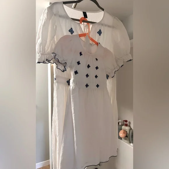 MOMMY + MINI MATCHING DRESSES - Picture 2 of 4